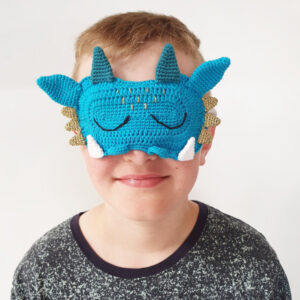 Drage Sovemaske af Rito Krea - Sovemaske Hækleopskrift 16x11cm