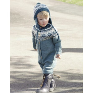 Wild Blueberries by DROPS Design - Heldragt og hue Strikkeopskrift str. 12/18 mdr - 5/6 år