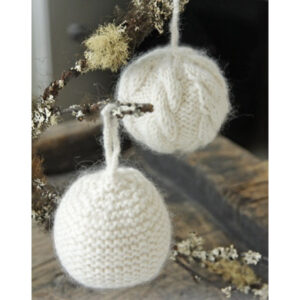 Let it Snow by DROPS Design - Julekugler Julepynt Strikkeopskrift 8 cm
